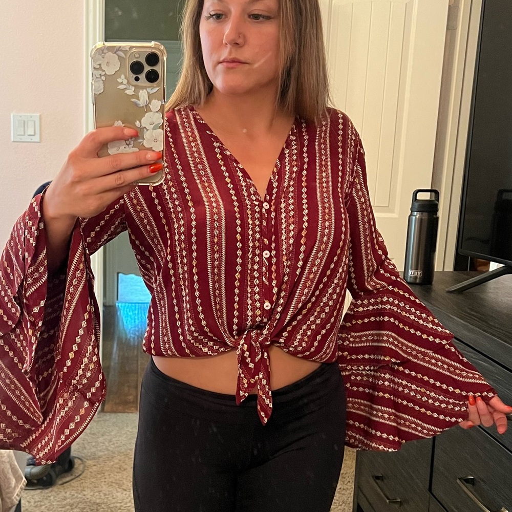 Cropped shirt with flair arms